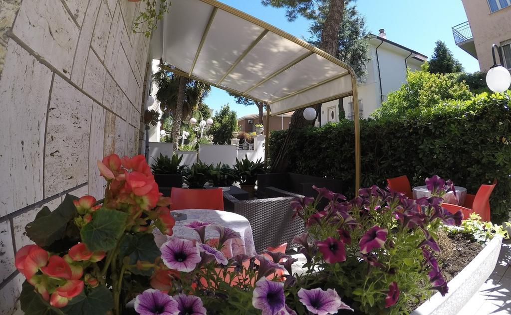 Hotel Ausonia Rimini Exterior foto